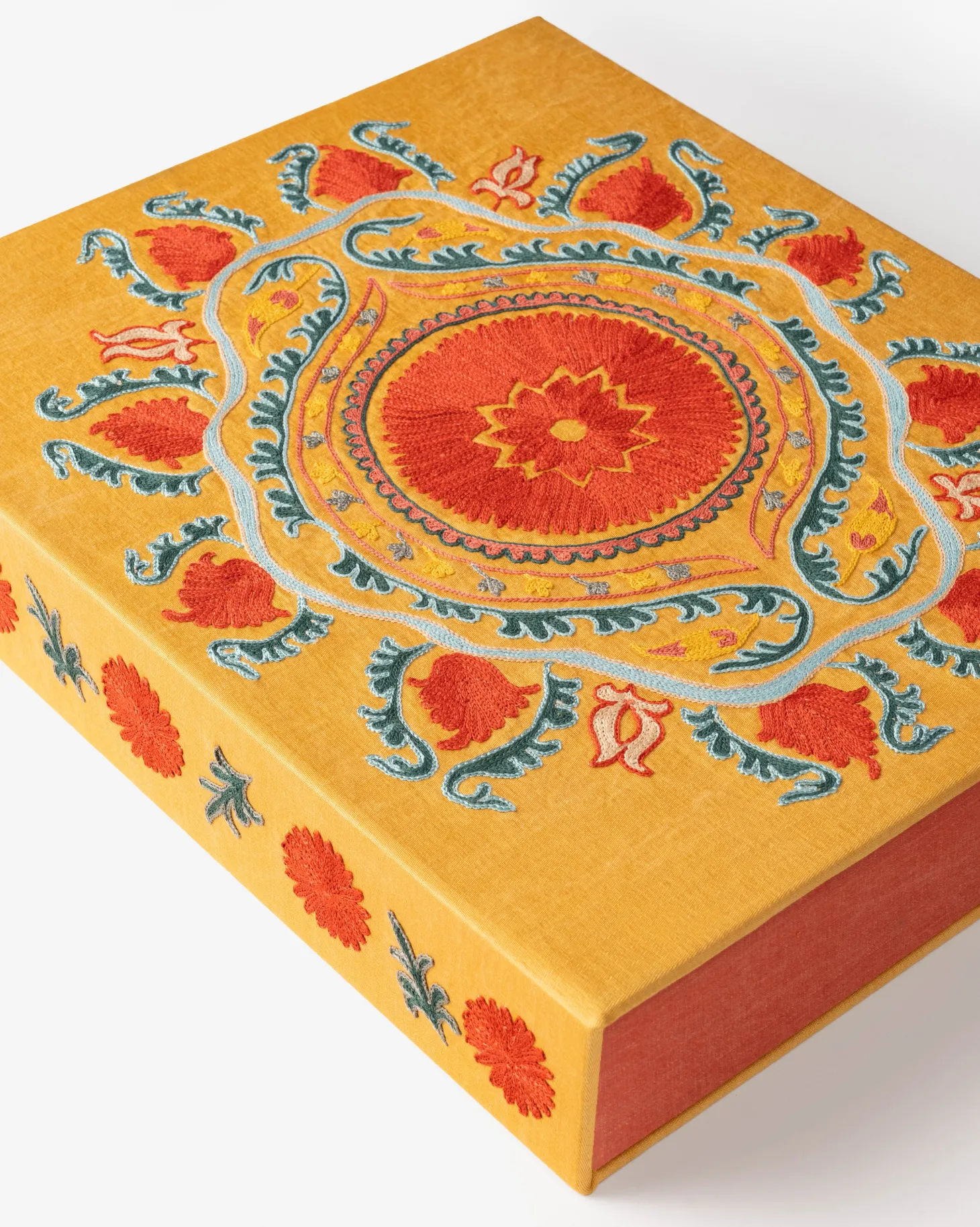 ASSOULINE Architecture & Design|Uzbekistan Living Treasures: Celebration of Craftsmanship (Special Edition)